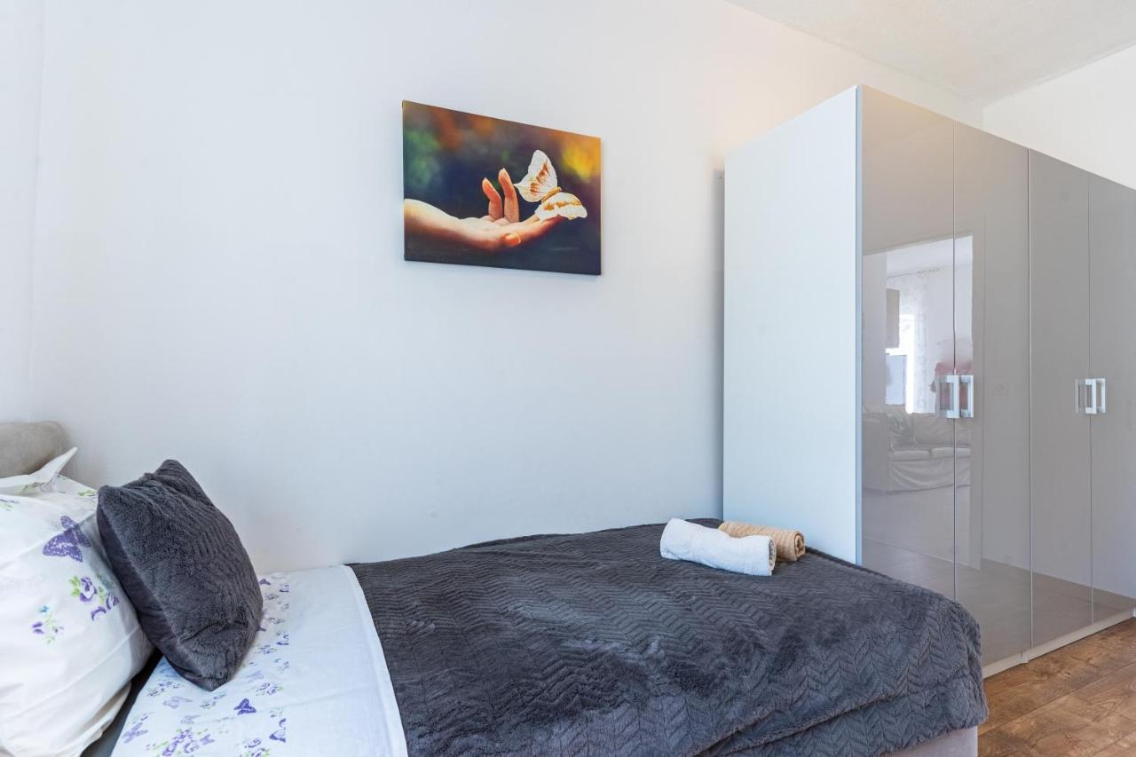 Apartments Tatjana II Cres Eksteriør billede
